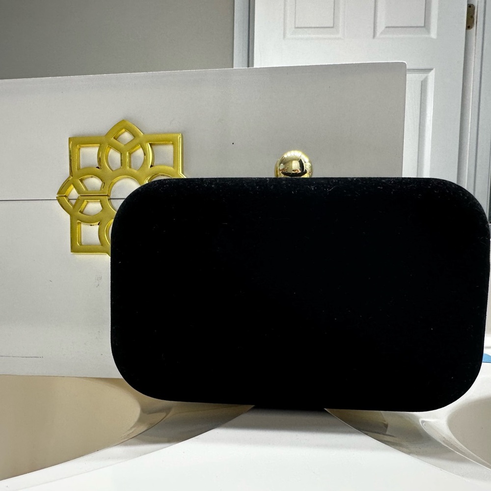The Met & St Xavier Black and Gold Beaded Velvet Regal Crown Clutch - Picture 3 of 9